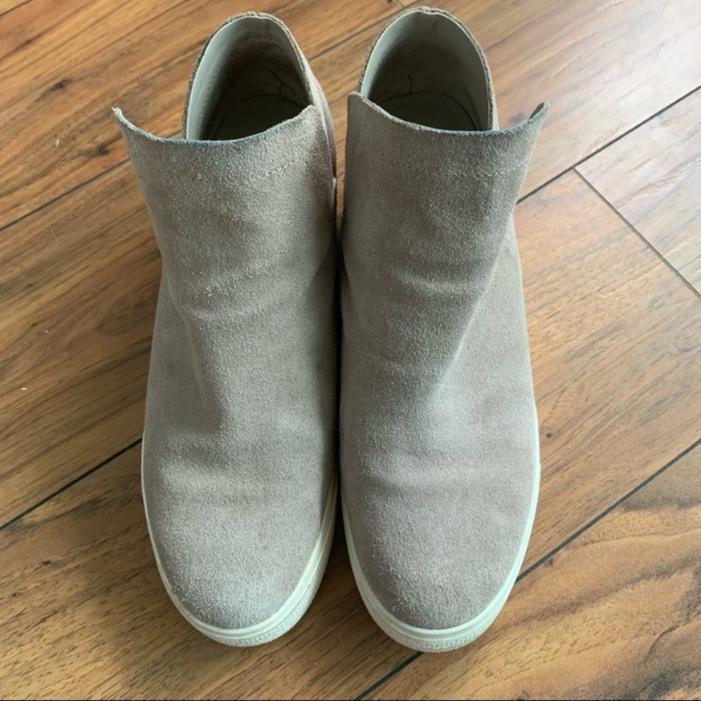 Steve Madden Tan Suede Wrangle Sneaker